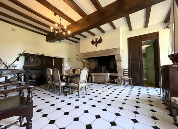 A VENDRE A ARRADON Château 12 pièces 350 m² 10 hectares de parc