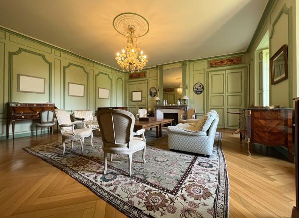 A VENDRE A ARRADON Château 12 pièces 350 m² 10 hectares de parc