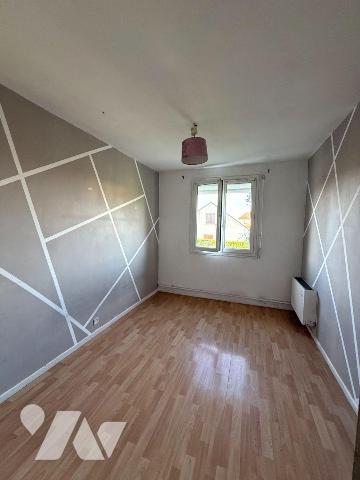 À vendre à Saint-André-les-Vergers, 

Découvrez cette maison mitoyenne offrant une surface ha...