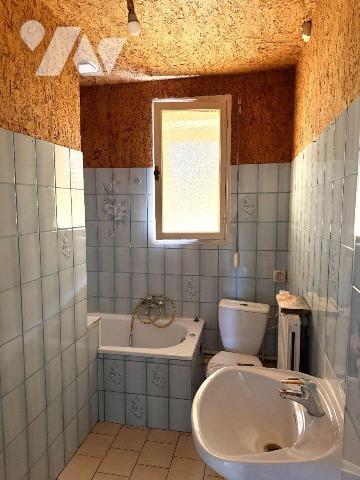 À vendre à Saint-André-les-Vergers, 

Découvrez cette maison mitoyenne offrant une surface ha...