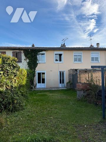 À vendre à Saint-André-les-Vergers, 

Découvrez cette maison mitoyenne offrant une surface ha...