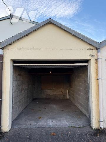 À vendre à Saint-André-les-Vergers, 

Découvrez cette maison mitoyenne offrant une surface ha...