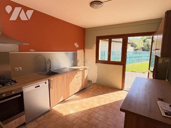 CUCQ, dans une quartier résidentiel non loin des commodités, venez découvrir cette maison compr...