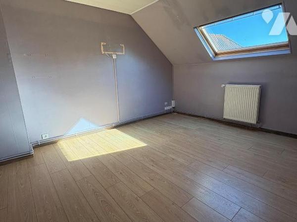 CUCQ, dans une quartier résidentiel non loin des commodités, venez découvrir cette maison compr...