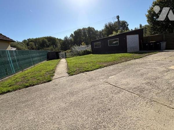 CUCQ, dans une quartier résidentiel non loin des commodités, venez découvrir cette maison compr...