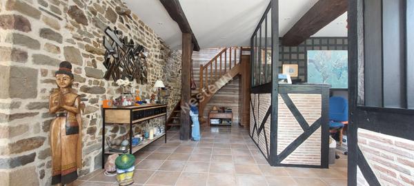 Maison PIRÉ-CHANCÉ 9 pièces 250 m²  sur 2 hectares au pied du bourg