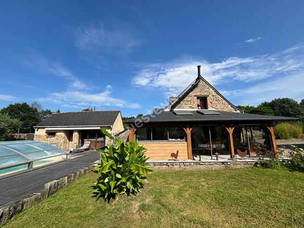 Maison PIRÉ-CHANCÉ 9 pièces 250 m²  sur 2 hectares au pied du bourg