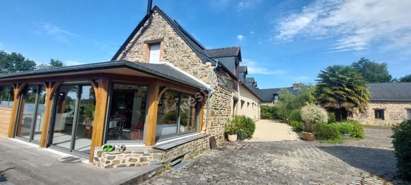 Maison PIRÉ-CHANCÉ 9 pièces 250 m²  sur 2 hectares au pied du bourg