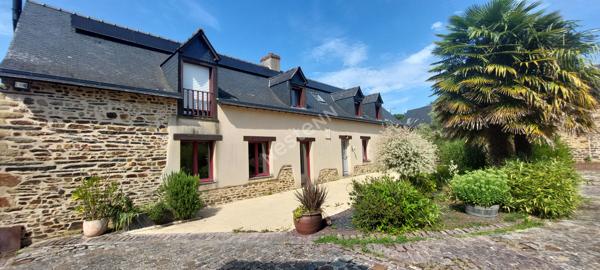 Maison PIRÉ-CHANCÉ 9 pièces 250 m²  sur 2 hectares au pied du bourg