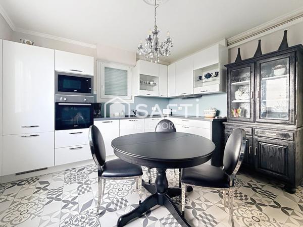 Ensemble de deux maisons rénovées avec vue mer