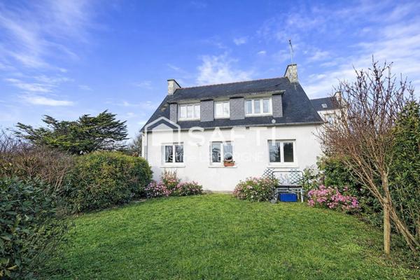 Ensemble de deux maisons rénovées avec vue mer