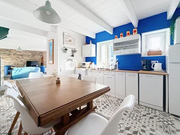 Ensemble de deux maisons rénovées avec vue mer