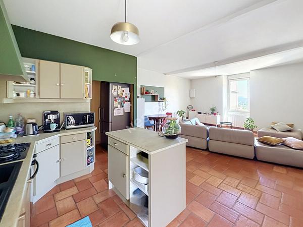 Terrasse plein ciel et charme absolu pour ce duplex rénové... un vrai coup de coeur !