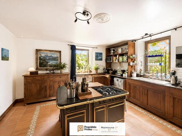 Maison, Gilly Sur Isère 15 pièces  353 m2 + dépendance de 200 m²