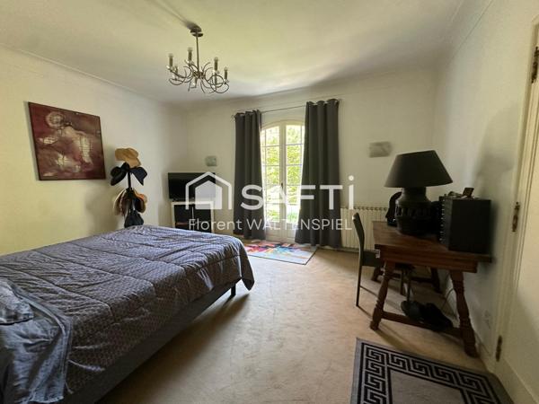 Charmante maison spacieuse 5 pièces de 188m2 avec parc arboré