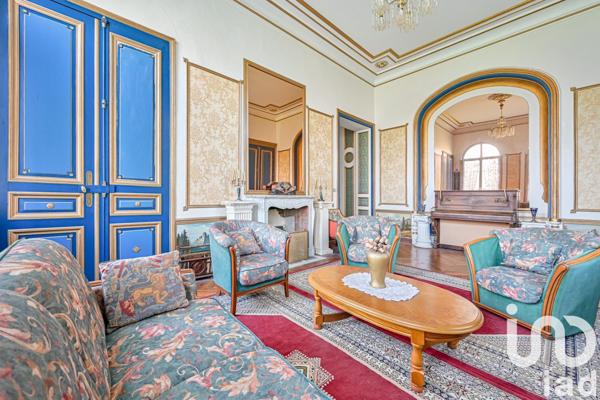 Château 13 pièces de 550 m² à Val-de-Reuil (27100)