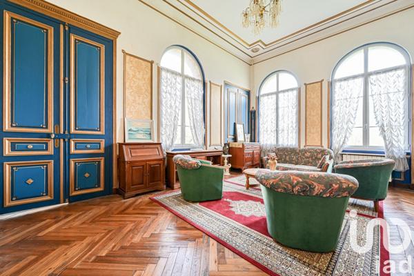 Château 13 pièces de 550 m² à Val-de-Reuil (27100)