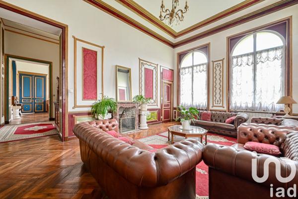 Château 13 pièces de 550 m² à Val-de-Reuil (27100)