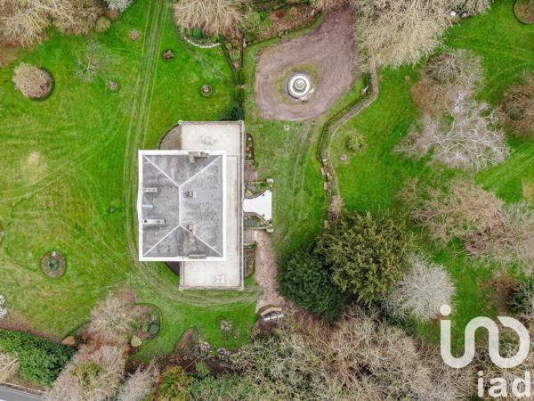 Château 13 pièces de 550 m² à Val-de-Reuil (27100)