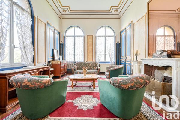 Château 13 pièces de 550 m² à Val-de-Reuil (27100)