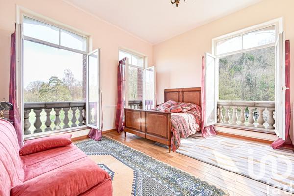 Château 13 pièces de 550 m² à Val-de-Reuil (27100)