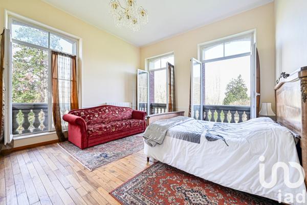 Château 13 pièces de 550 m² à Val-de-Reuil (27100)