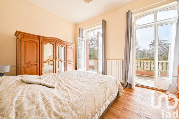 Château 13 pièces de 550 m² à Val-de-Reuil (27100)