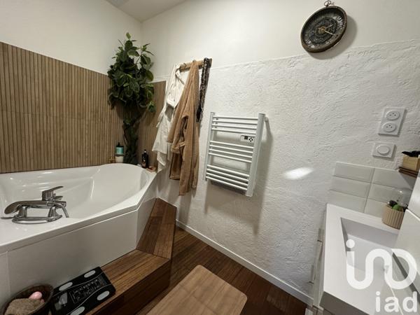 Maison 5 pièces de 129 m² à Cavignac (33620)