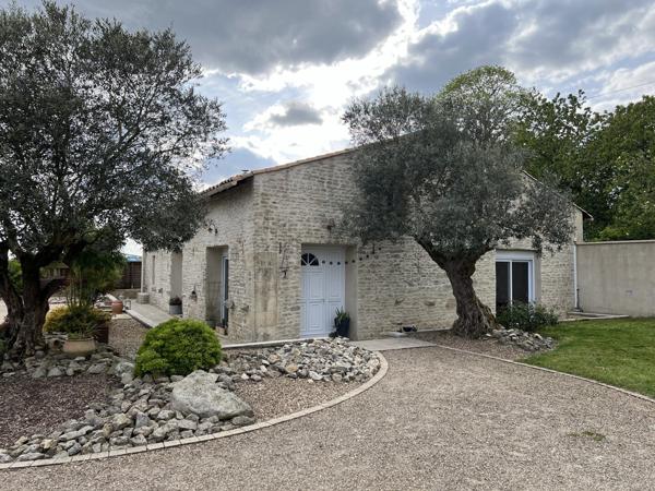 Belle longère rénovée T5 proche de Niort