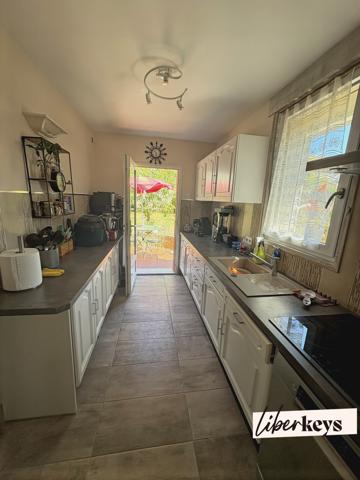Maison familiale T5 de plain-pied rénovée avec garage et jardin