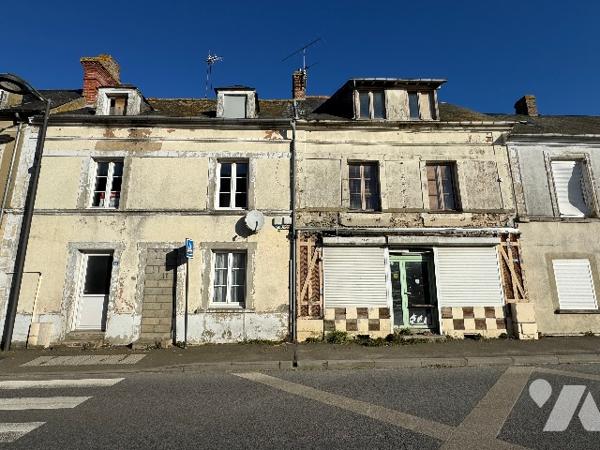 Maison avec commerce au rez-de-chaussée (157m²) à rénover
