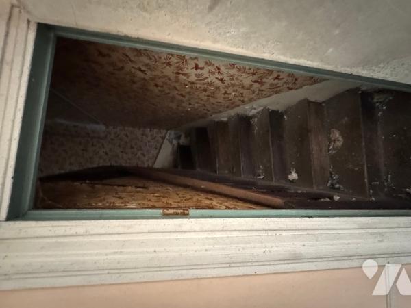 Maison avec commerce au rez-de-chaussée (157m²) à rénover