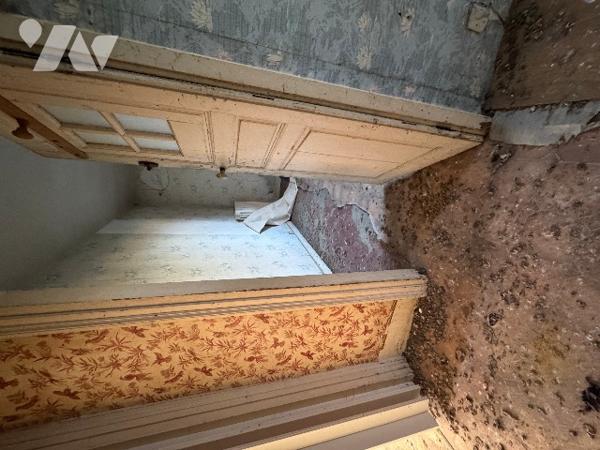 Maison avec commerce au rez-de-chaussée (157m²) à rénover