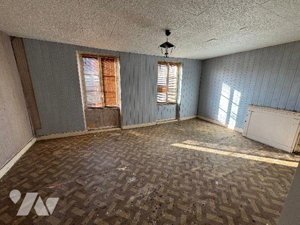 Maison avec commerce au rez-de-chaussée (157m²) à rénover