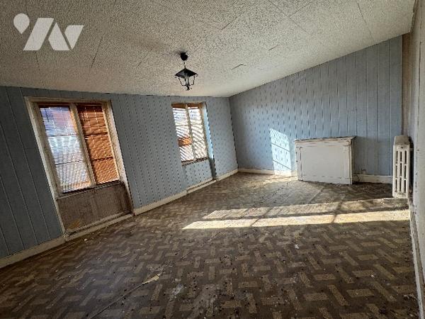 Maison avec commerce au rez-de-chaussée (157m²) à rénover