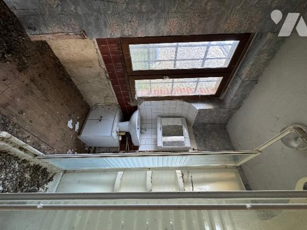 Maison avec commerce au rez-de-chaussée (157m²) à rénover