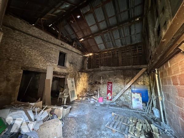 Maison avec commerce au rez-de-chaussée (157m²) à rénover