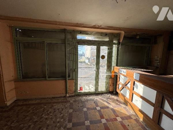 Maison avec commerce au rez-de-chaussée (157m²) à rénover
