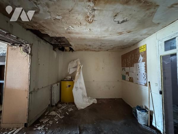 Maison avec commerce au rez-de-chaussée (157m²) à rénover