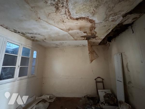 Maison avec commerce au rez-de-chaussée (157m²) à rénover