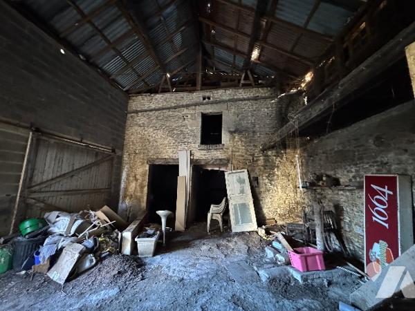 Maison avec commerce au rez-de-chaussée (157m²) à rénover