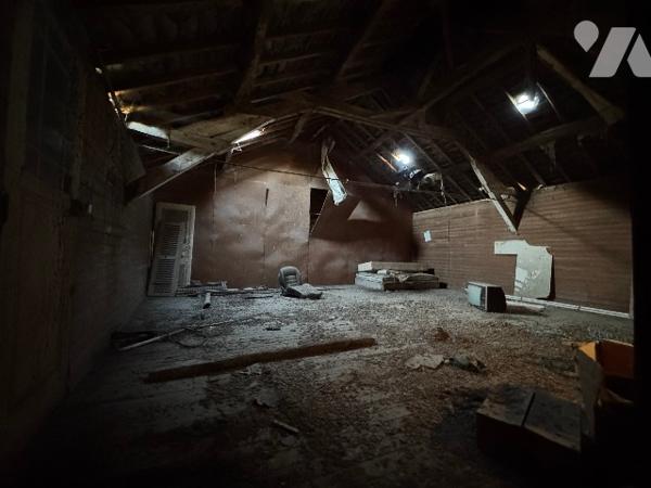 Maison avec commerce au rez-de-chaussée (157m²) à rénover