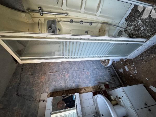 Maison avec commerce au rez-de-chaussée (157m²) à rénover