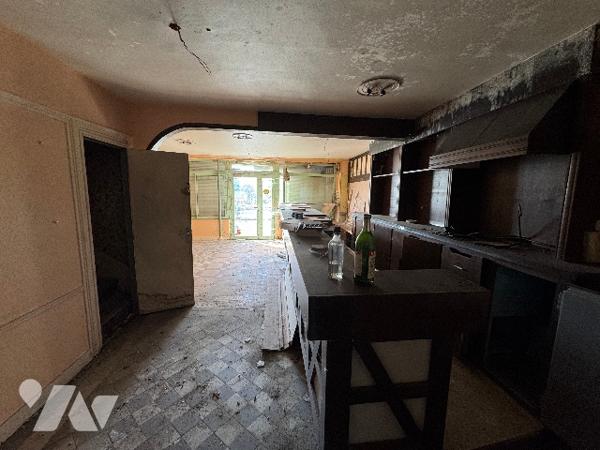 Maison avec commerce au rez-de-chaussée (157m²) à rénover