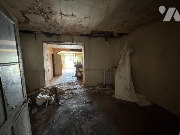 Maison avec commerce au rez-de-chaussée (157m²) à rénover