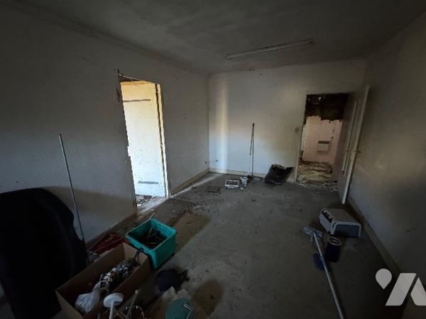 Maison avec commerce au rez-de-chaussée (157m²) à rénover