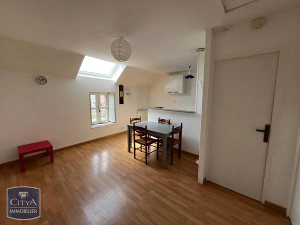 Appartement à louer 2 pièces 32.49m² Laval (53000)