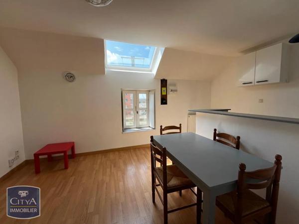 Appartement à louer 2 pièces 32.49m² Laval (53000)