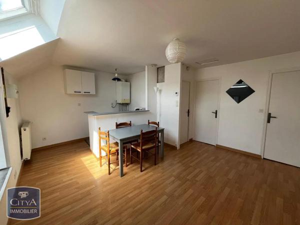 Appartement à louer 2 pièces 32.49m² Laval (53000)