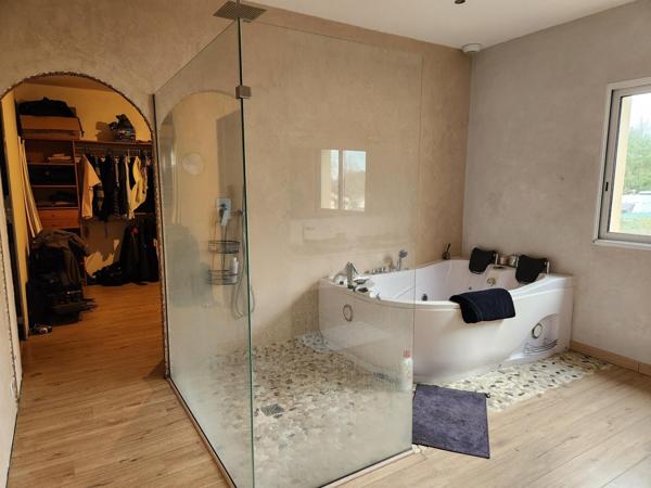 Maison à Chancelade, 24650 - 5 pièces 263m²